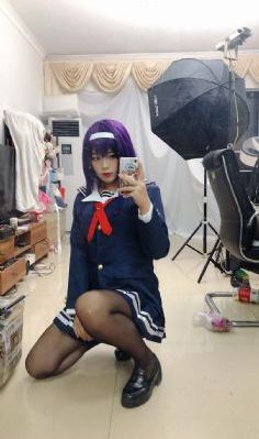 一女子商场内坠楼身亡