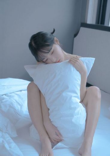 美女的